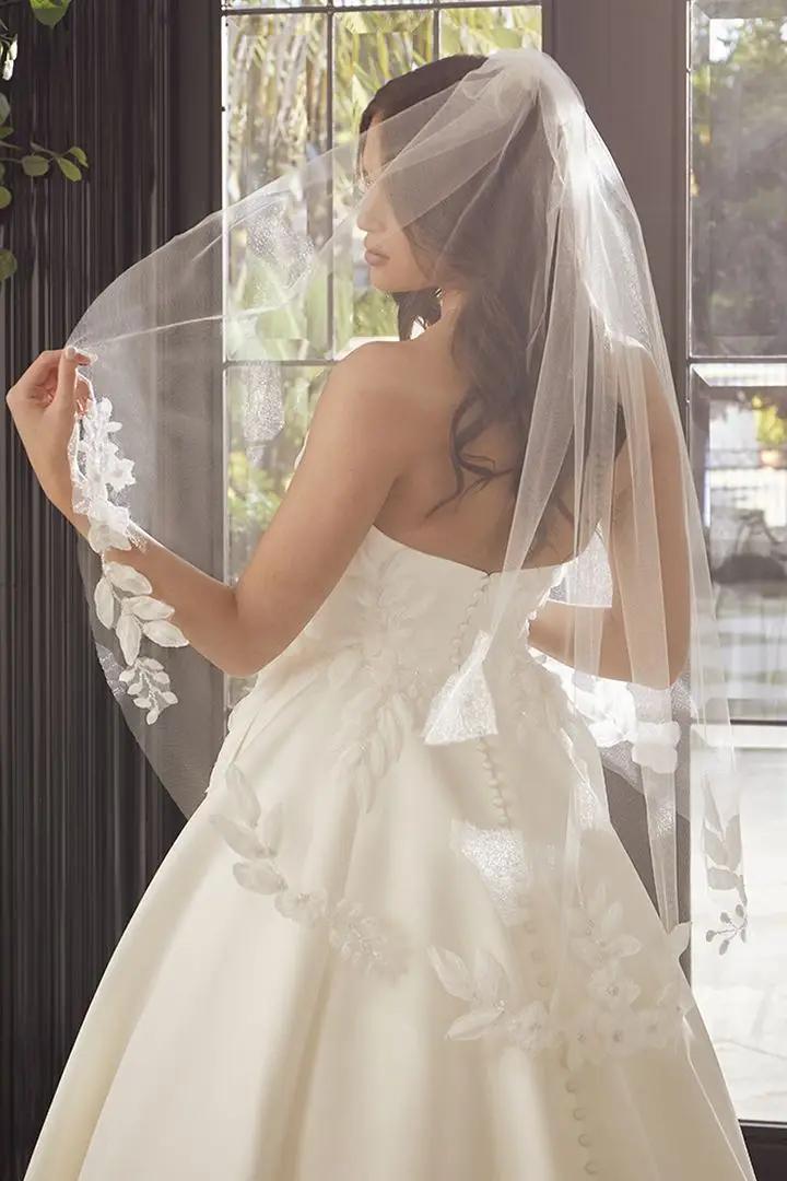 Image of a Casablanca Flagship Veil with Accessories